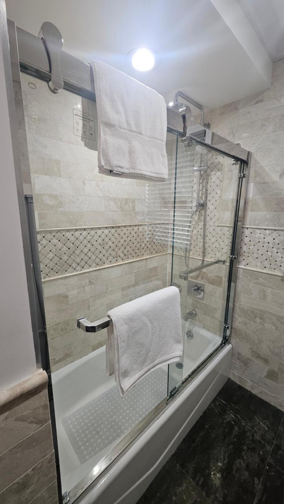 Luxury Hotel-Style Room In Queens, New York Exterior photo
